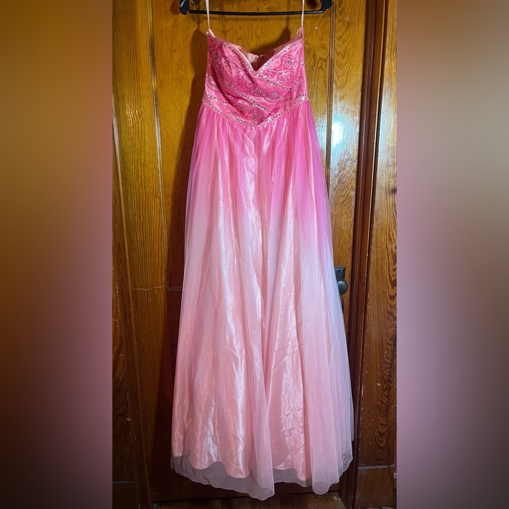Deb coral ombré prom dress Size: 9/10